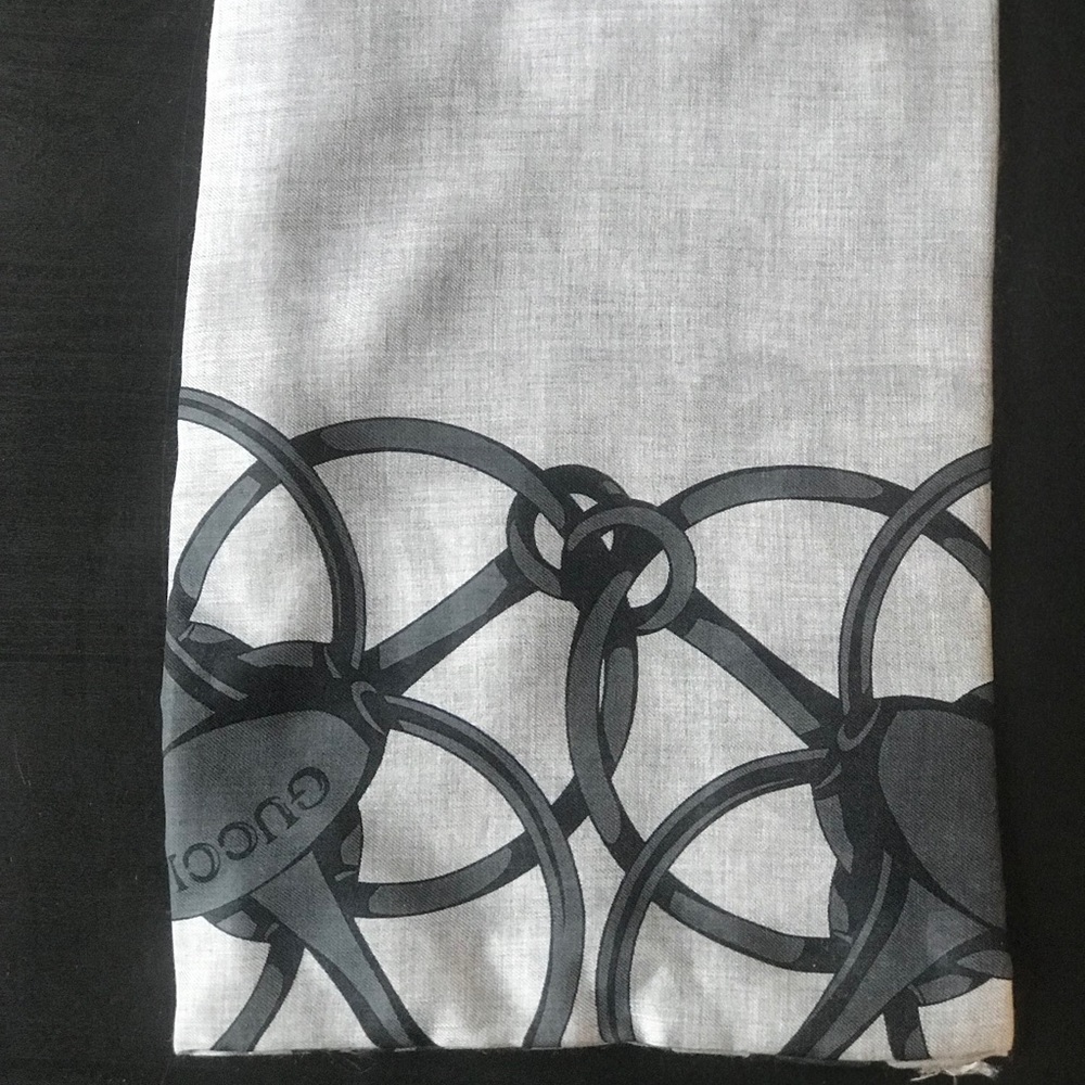 GUCCI modal Scarf/wrap - Picture 7 of 12